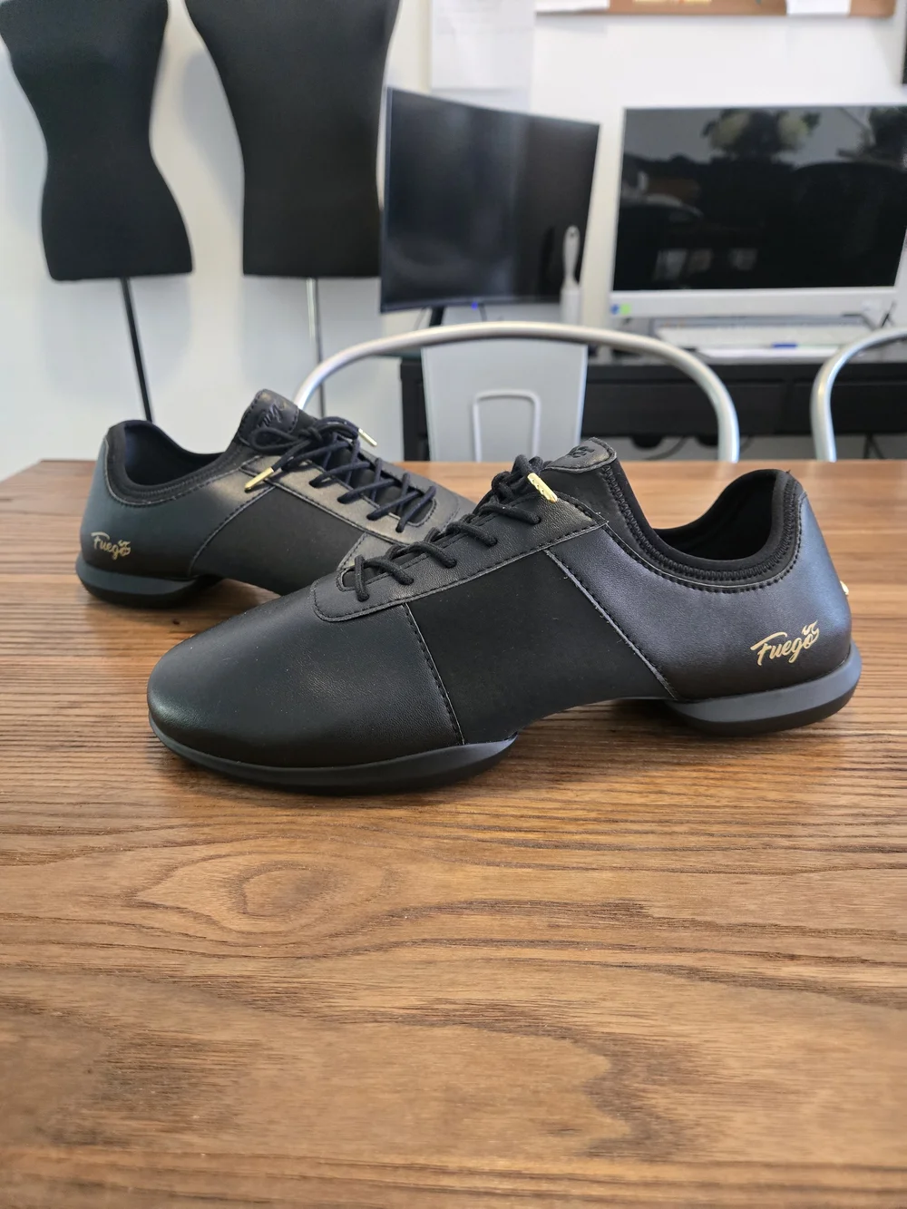 Fuego Split Sole Dance Sneakers   Women's Size 12 Mens 10.5